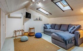 Glamorous 1 Bdr Duplex Apartment By Lovelystay